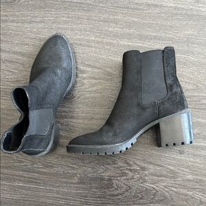 Vince Camuto Black Heeled Boots with Chunky Heel